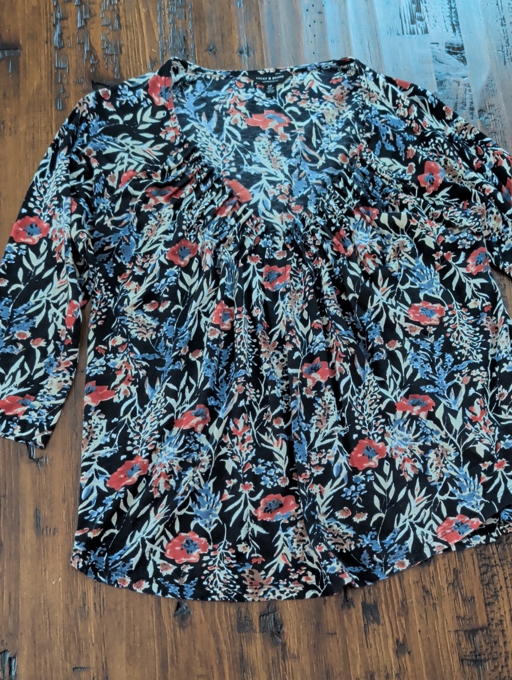 Lucky Boho V-Neck Black with Red & Blue Floral Print Top Size Small